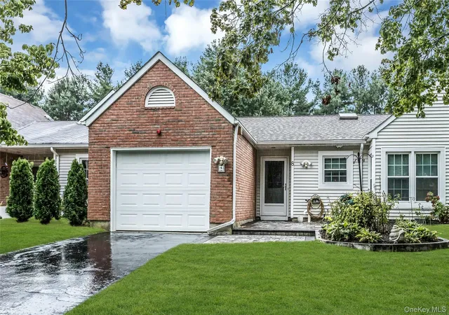 8-chippendale-dr-brookhaven-ny-11766/hzid_dc6ef514