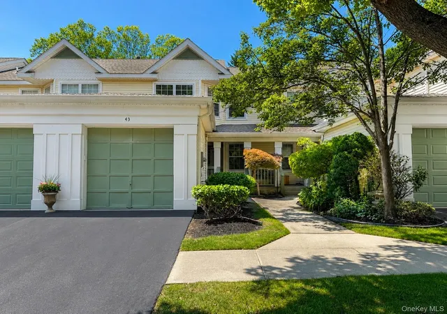 43-commodore-cir-brookhaven-ny-11776/hzid_7f4ea16e