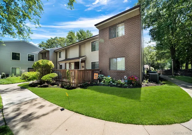 770-hilltop-ct-brookhaven-ny-11727/hzid_849dfbdd