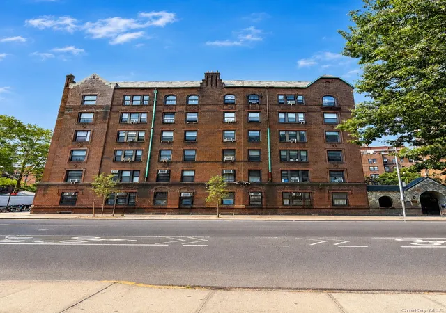 4220-kissena-blvd-es-5th-4-new-york-ny-11355/hzid_7852ab36