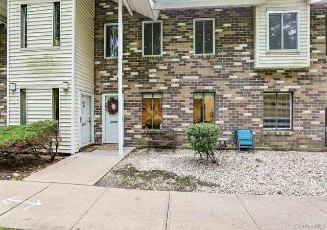 1-houston-ct-h1-brookhaven-ny-11727/hzid_ed1600b5