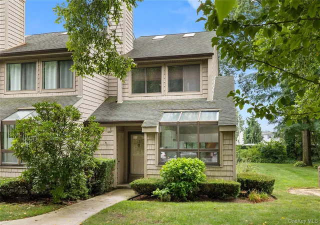 127-beecher-ave-ext-islip-ny-11730/hzid_aa7d1386