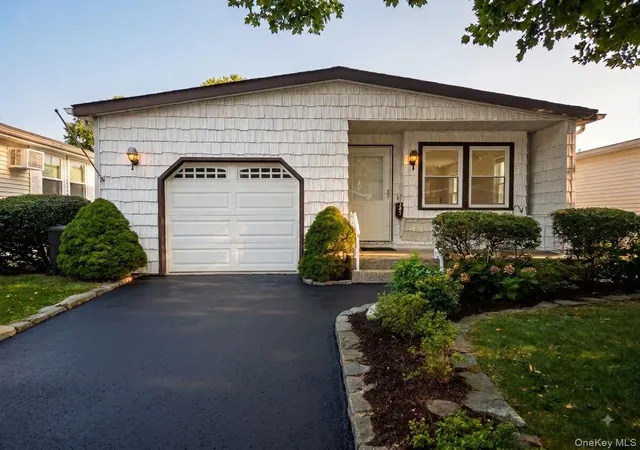 162-village-cir-w-brookhaven-ny-11949/hzid_8b4896c9