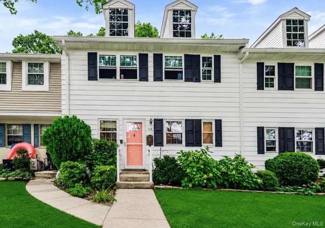 718-towne-house-village-islip-ny-11749/hzid_8dc3e33e
