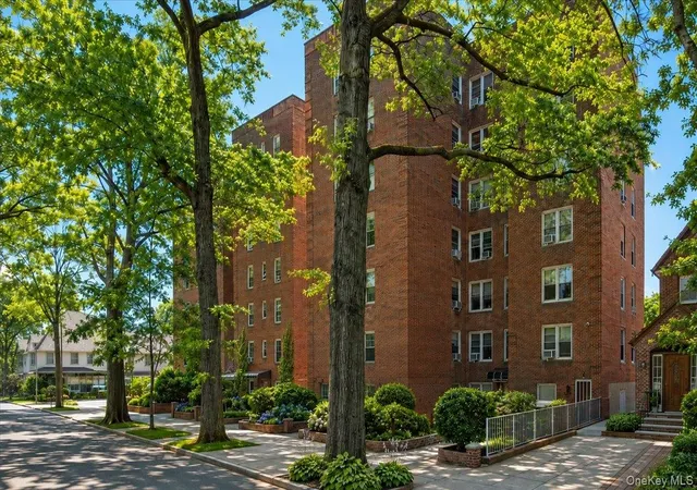 82-40-austin-st-6-k-new-york-ny-11415/hzid_e07cfc99