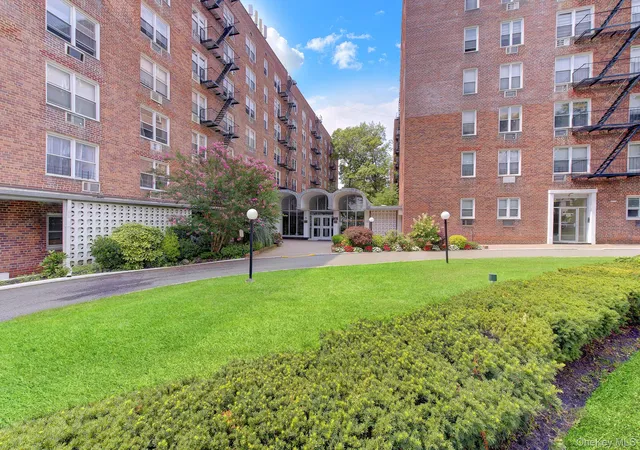 54-40-little-neck-pkwy-6g-new-york-ny-11362/hzid_95cfb31d