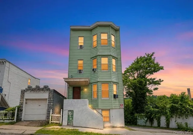 212-edwards-pl-yonkers-ny-10703/hzid_c4142f38