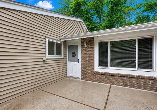 236-springmeadow-dr-i-islip-ny-11741/hzid_00ad7128
