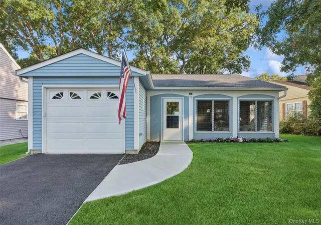 185-kingston-dr-brookhaven-ny-11961/hzid_212d955f
