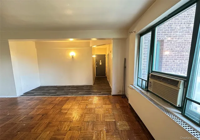 1579-metropolitan-ave-6h-new-york-ny-10462/hzid_84ef3382