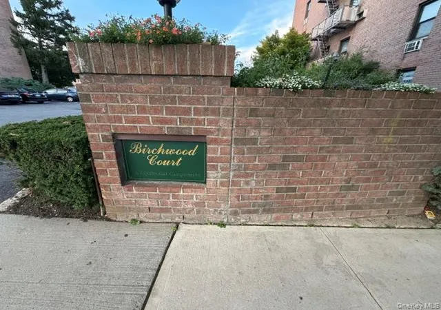 3-birchwood-ct-1a-north-hempstead-ny-11501/hzid_fa863a27
