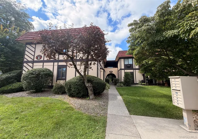 8-loudon-dr-8-fishkill-ny-12524/hzid_c27123ab