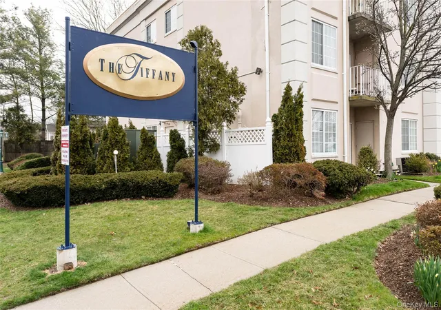 54-school-st-104-north-hempstead-ny-11590/hzid_377231e9