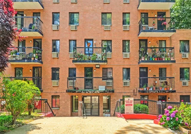 180-16-wexford-ter-1c-new-york-ny-11432/hzid_e362e55b