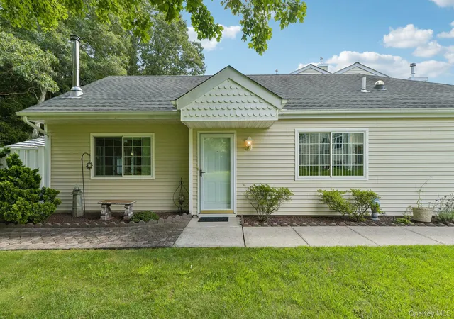 127-farm-house-ct-brookhaven-ny-11949/hzid_6ce69fa6