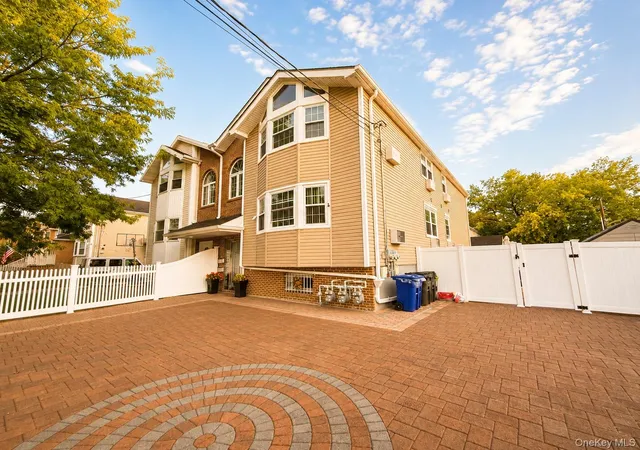 2357-demeyer-st-new-york-ny-10469/hzid_4f25c630