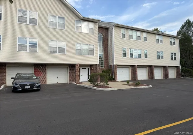 18-deer-ct-dr-building-19-unit-18-middletown-ny-10940/hzid_52e7b408