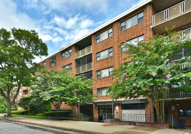 100-clinton-ave-4n-hempstead-ny-11501/hzid_6fbe7d11