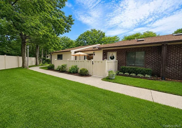 188-birchwood-rd-brookhaven-ny-11727/hzid_d6902b6f