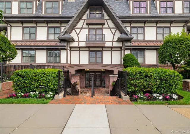 77-maple-ave-100-hempstead-ny-11570/hzid_9cd6ff63