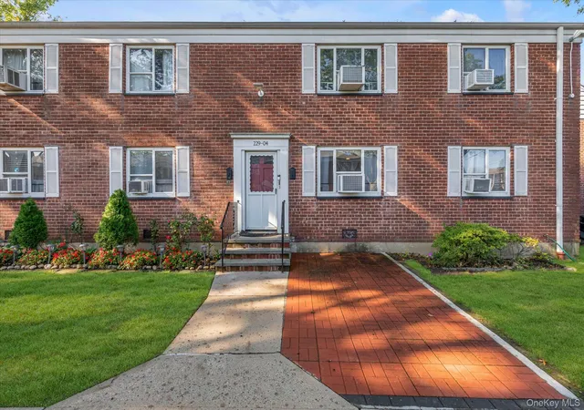 229-04-hillside-ave-1st-new-york-ny-11427/hzid_7965d12b