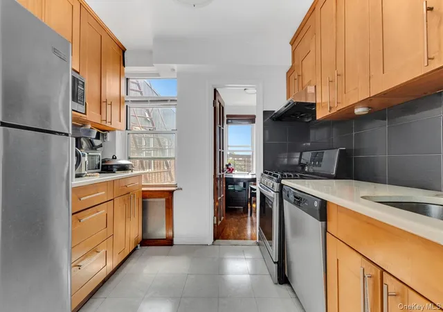 105-34-65th-avenue-6e-new-york-ny-11375/hzid_0a3908ae