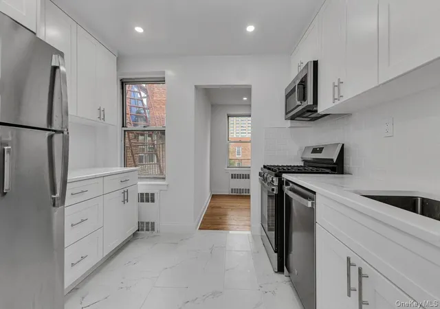 65-35-yellowstone-blvd-6f-new-york-ny-11375/hzid_6b0ca1ef