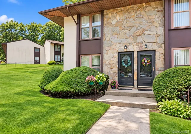2-hemlock-ct-2-brookhaven-ny-11784/hzid_1e2362fe