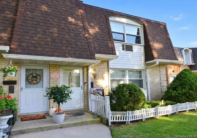 10-glen-holw-dr-c56-brookhaven-ny-11742/hzid_8bb43981