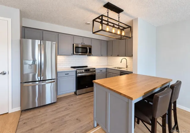 260-beach-81st-st-3d-new-york-ny-11693/hzid_3c5d904a