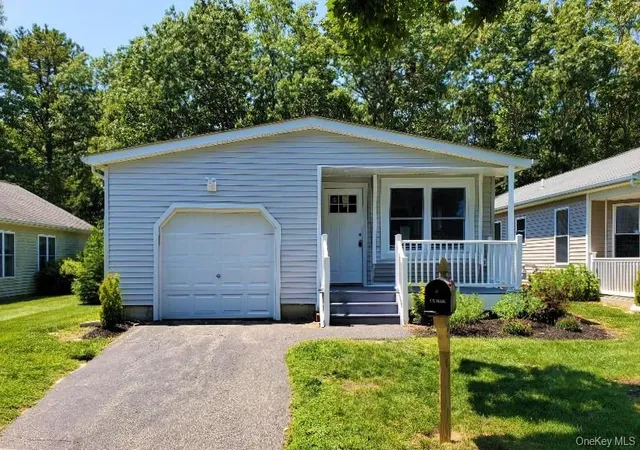 201-village-cir-w-brookhaven-ny-11949/hzid_12f2ae6e