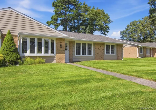 299-cardiff-ct-b-brookhaven-ny-11961/hzid_69779443