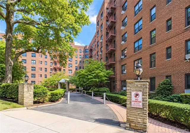 84-01-main-st-429-new-york-ny-11435/hzid_28d2590f