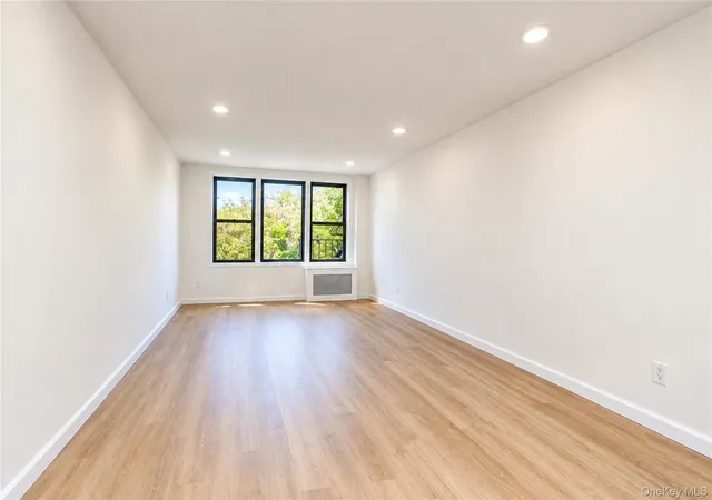 145-lincoln-new-york-ny-10306/hzid_2f9f4c10