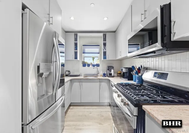 3360-shore-pkwy-4b-new-york-ny-11235/hzid_811e1355