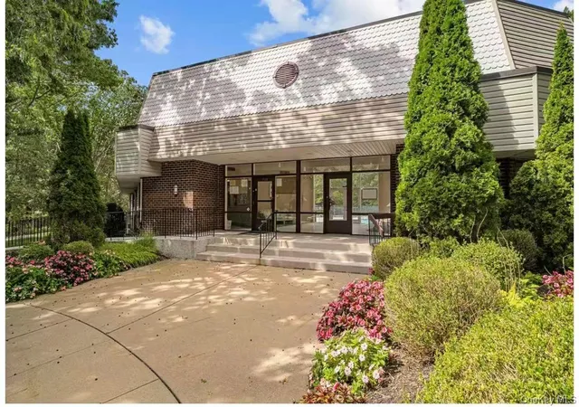 177-cambridge-dr-brookhaven-ny-11776/hzid_cdfc150c