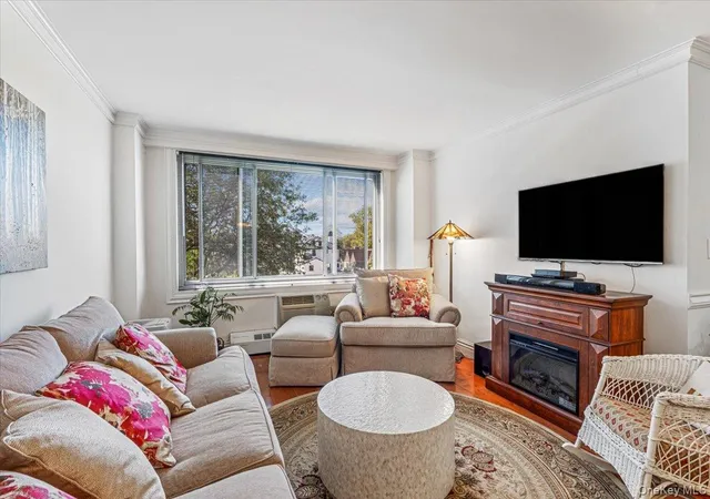 220-55-46th-avenue-5a-new-york-ny-11361/hzid_0c6630e9