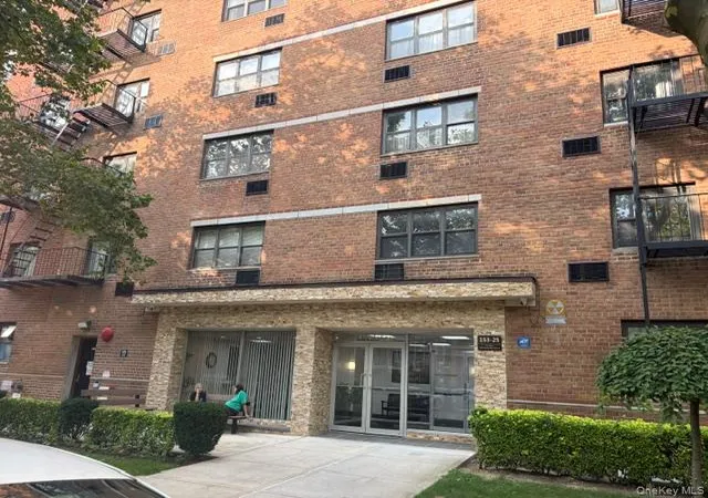 153-25-88-street-3f-new-york-ny-11414/hzid_ee6ab57b