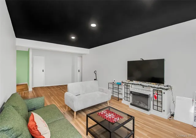 75-w-238th-street-3h-bronx-ny-10463/hzid_b70015ba