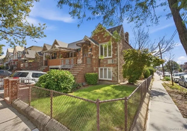 21-83-46th-street-new-york-ny-11105/hzid_33ba7a15