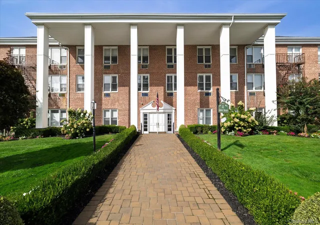 55-lenox-rd-1-k-rockville-centre-ny-11570/hzid_568c61c0