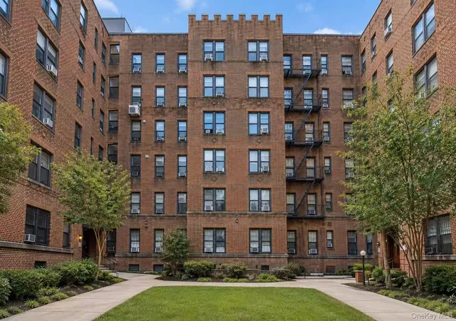 4220-kissena-blvd-a10-new-york-ny-11355/hzid_c8b53df6
