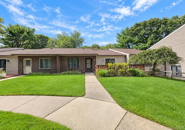 810-woodland-ct-brookhaven-ny-11727/hzid_1254235a
