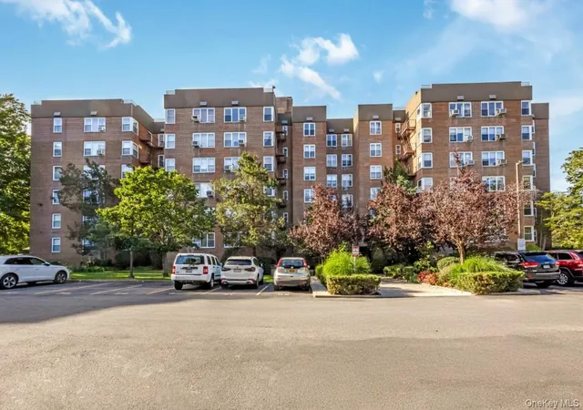 18-40-211th-street-4a-new-york-ny-11360/hzid_8ee25488