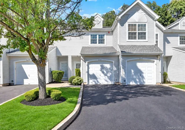 217-windward-ct-n-brookhaven-ny-11777/hzid_b97c442d