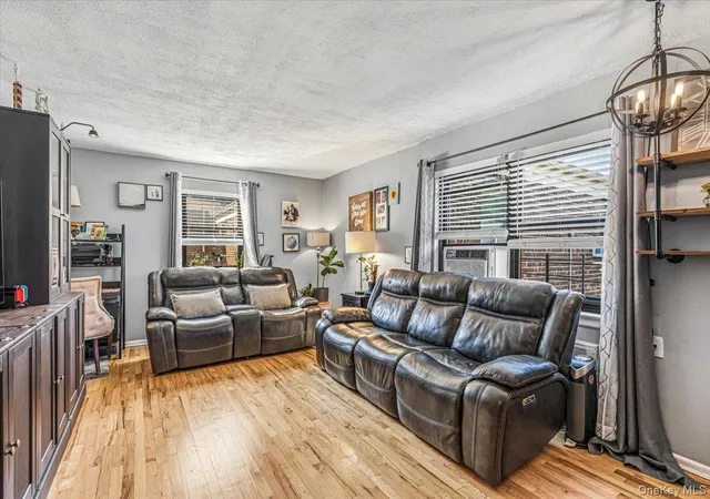 73-63-217th-street-359b2-new-york-ny-11364/hzid_d7e1365f
