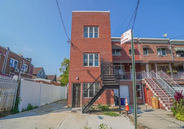 1011-e-221st-street-new-york-ny-10469/hzid_4ece0cd5