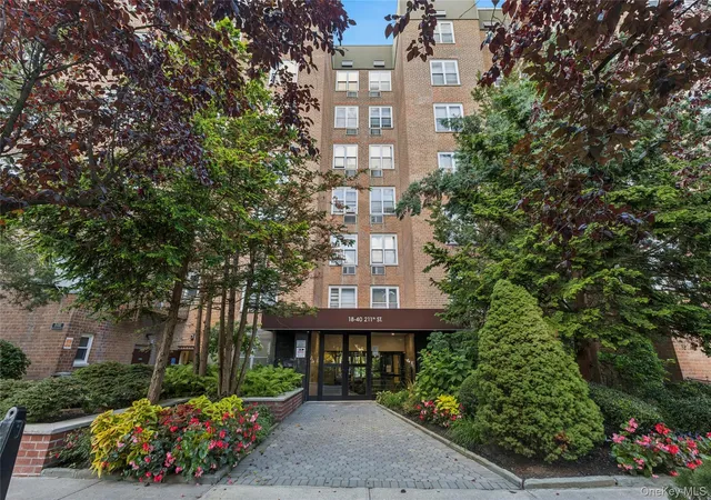 18-40-211th-street-3j-new-york-ny-11360/hzid_be308df5