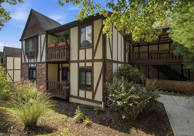 10-foxwood-cir-mount-kisco-ny-10549/hzid_9a9cb634