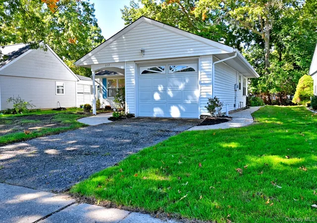 177-canterbury-dr-ridge-ny-11961/hzid_6c164556